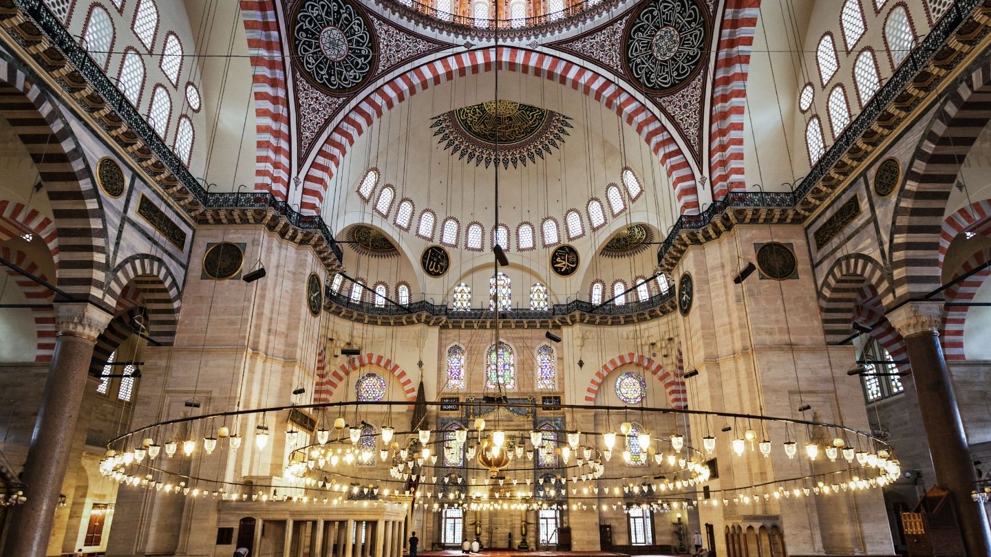 The Magnificence of Süleymaniye Mosque: A Masterpiece of Ottoman Architecture